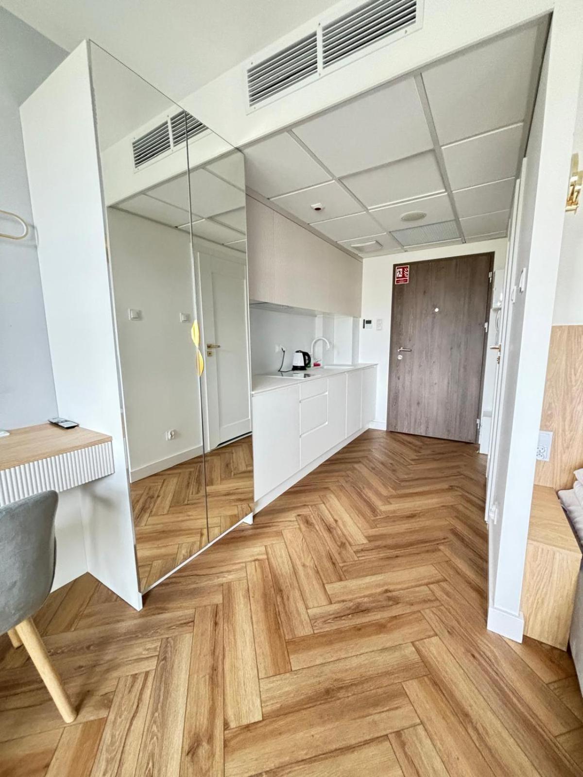Hello Apartments Pileckiego Warsaw Ngoại thất bức ảnh